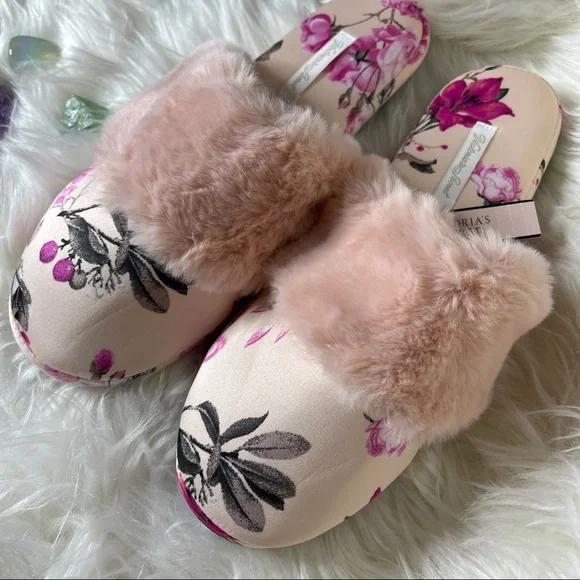 Victoria’s Secret Slippers Pink Faux Fur with Gift Bag 💕 - Picture 4 of 13